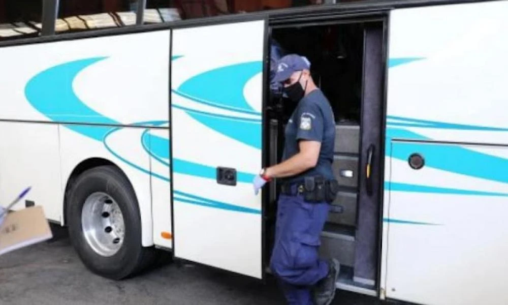 Επίθεση με πέτρες σε λεωφορείο του ΚΤΕΛ Φθιώτιδας – Τραυματίστηκε επιβάτης